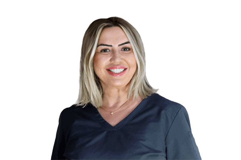 Semra, spezialisiert auf professionelle Zahnreinigung und Prophylaxe bei topDentis Cologne, Ihrer Zahnarztpraxis in Köln